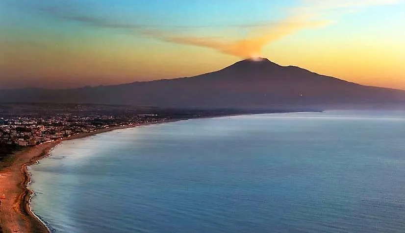 Bellini Home B&B Accessibile con Ascensore Aeroporto di Catania Fontana Rossa 3*,  Italia